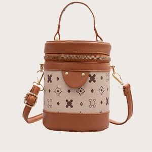 Geo zip Bucket bag